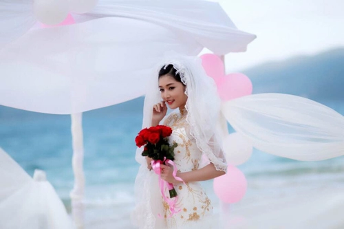 Hoa hậu triệu thị hà mặc váy cưới lộng lẫy