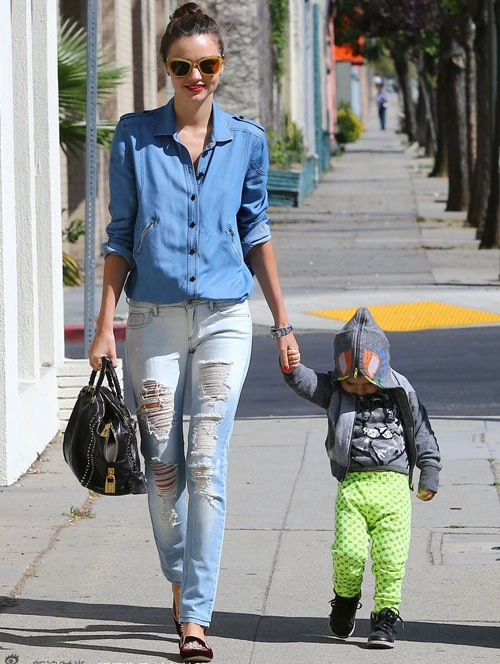 Học lỏm sao hollywood mặc jeans rách ngày hè