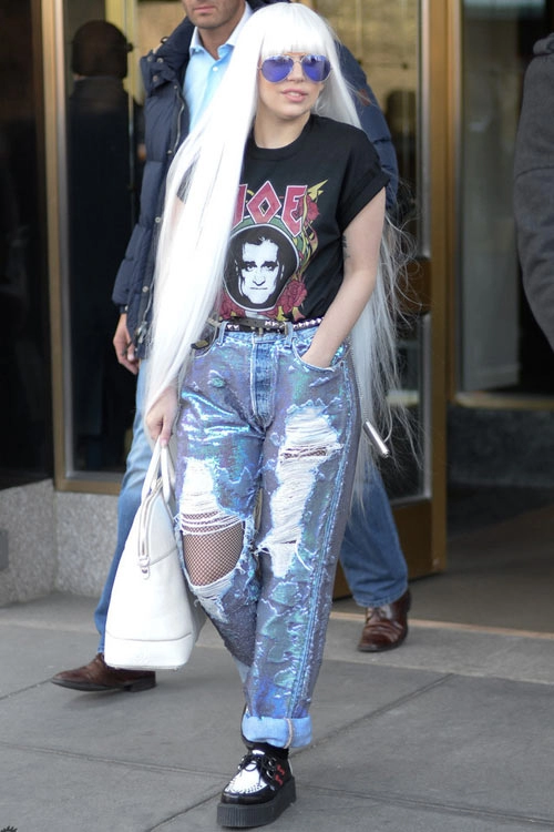 Học lỏm sao hollywood mặc jeans rách ngày hè