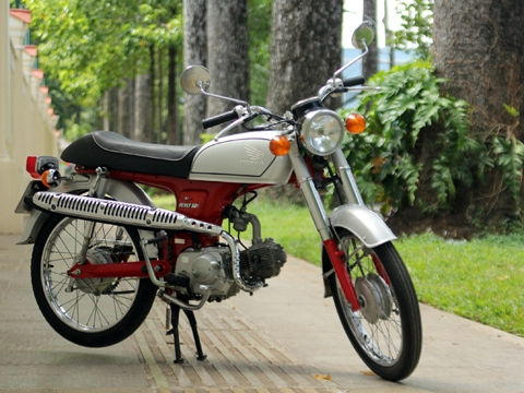  honda benly 50s khoe dáng dưới nắng sài gòn 