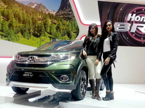 Honda br-v xanh ngọc huyền bí giá mềm 437 triệu đồng