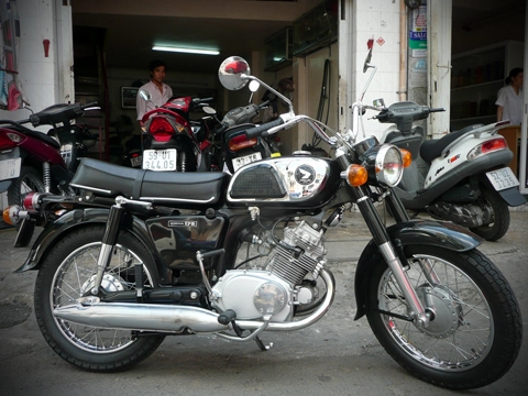  honda ca175 đời 1968 bóng bẩy đất sài gòn 