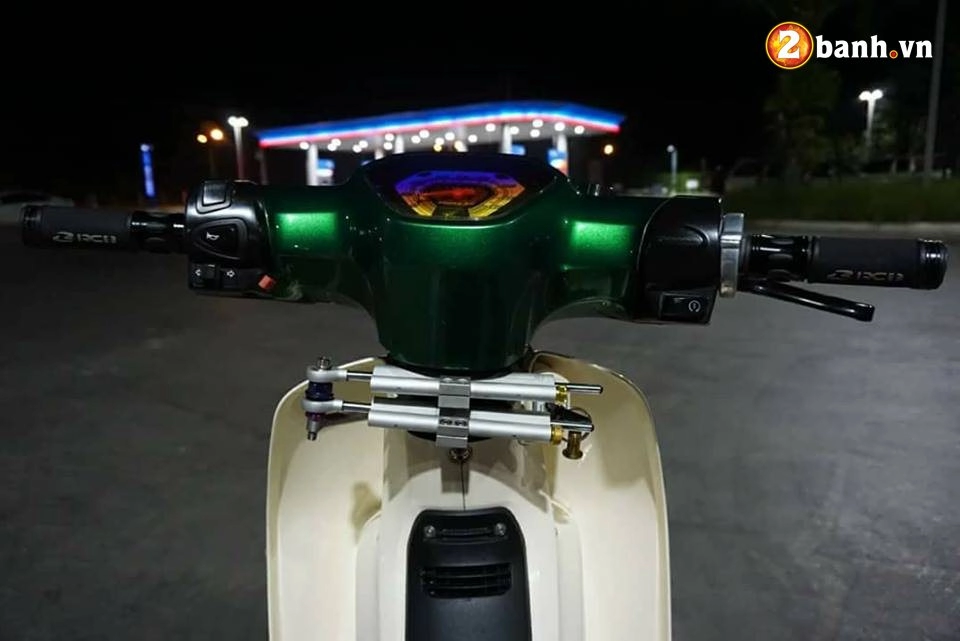 Honda cub fi độ đẹp đến bốc cháy khi đọ dáng ở cây xăng