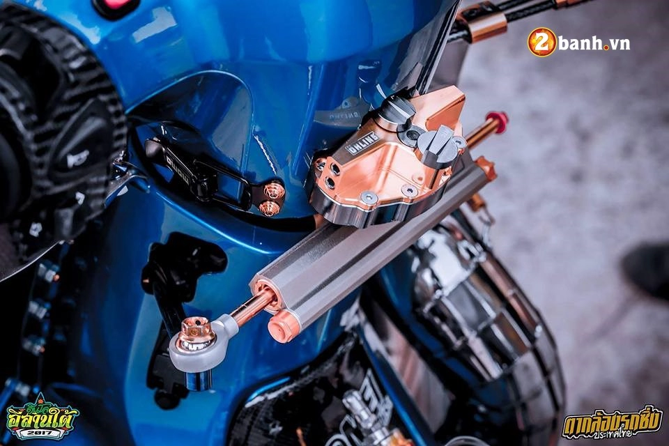 Honda cub fi độ đẹp như mơ với đồ chơi hàng hiệu của biker nước bạn