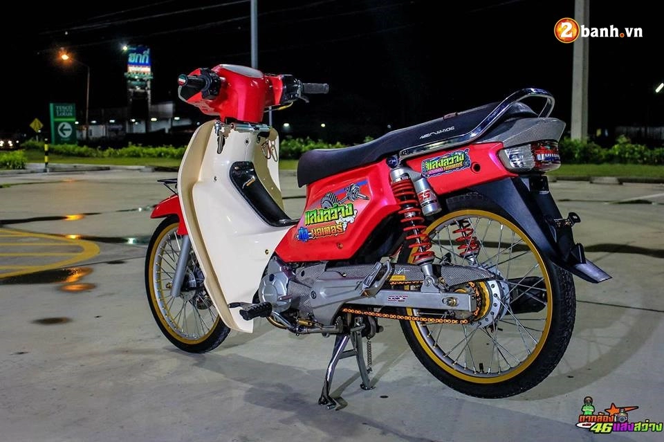 Honda cub fi độ đẹp vi diệu dưới màn đêm huyền ảo