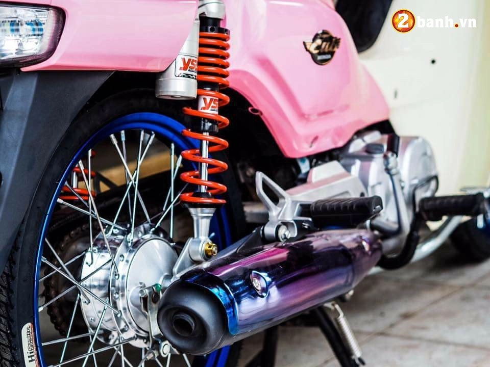 Honda cub fi độ kiểng với bộ cánh sắc hồng tự tin khoe cá tính 