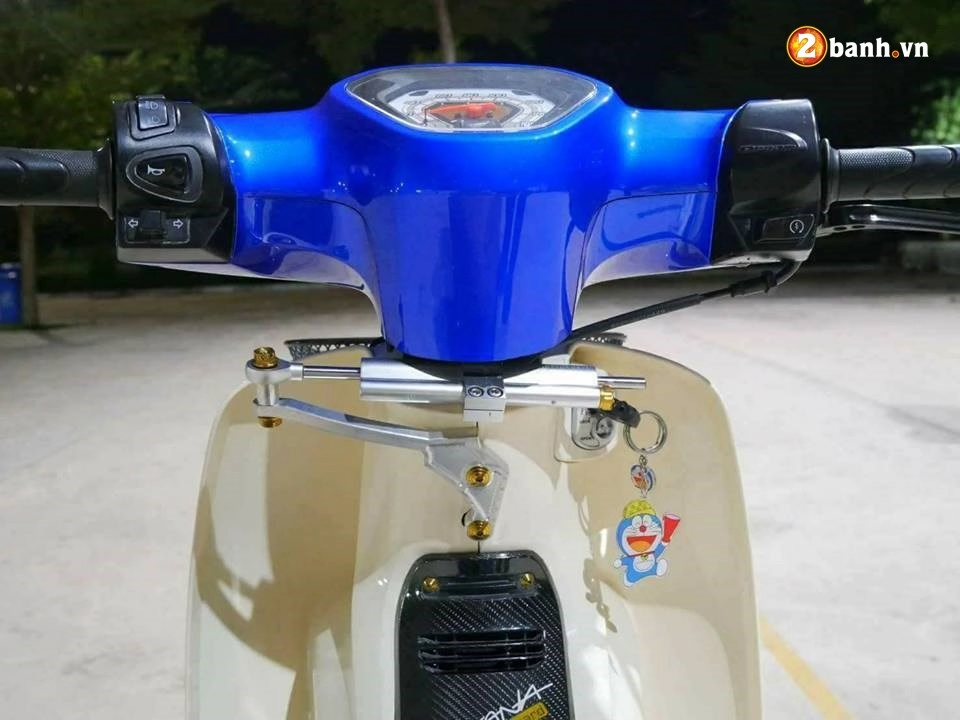 Honda cub fi độ lung linh mờ ảo đầy vi diệu trong màn đêm