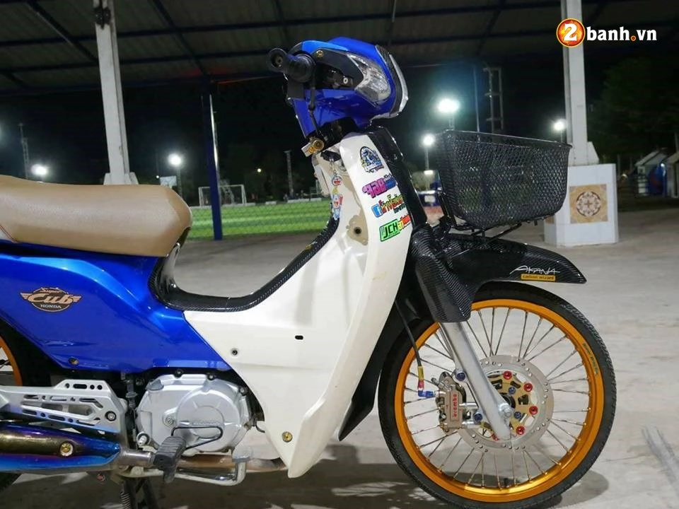 Honda cub fi độ lung linh mờ ảo đầy vi diệu trong màn đêm