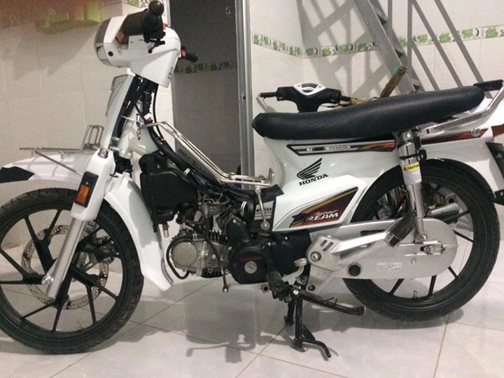 Honda dream chim trắng mồ côi nơi cái bè