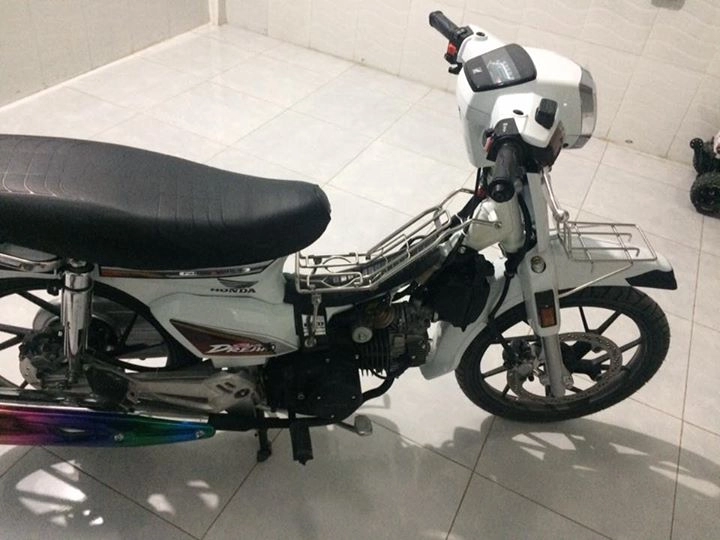 Honda dream chim trắng mồ côi nơi cái bè