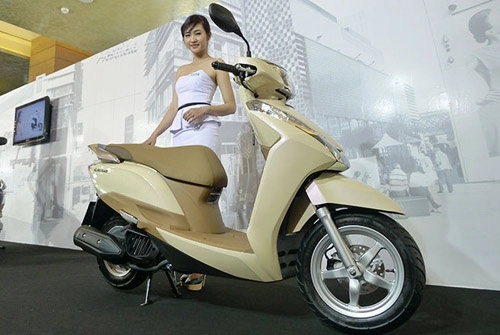 Honda lead 125 loạn giá khi về đại lý