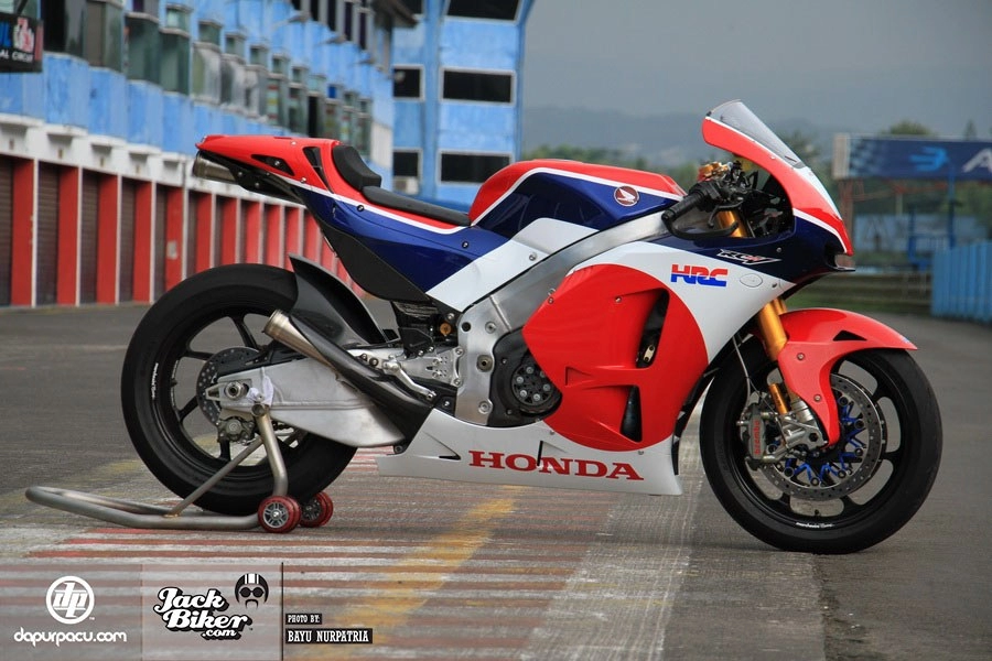 Honda rc213v-s đỉnh cao của xe đua đường phố