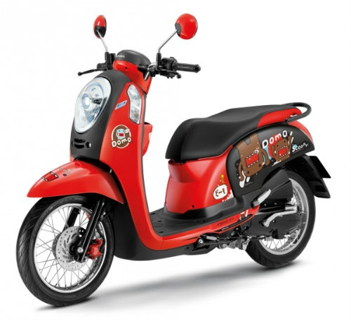 Honda scoopy i domo-kun giá 308 triệu đồng cho nữ sinh