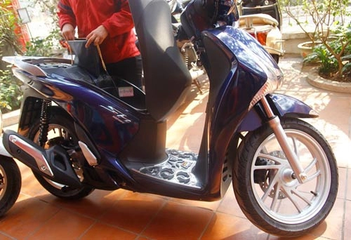 Honda sh màu mới bị đội giá hơn 2 triệu đồng