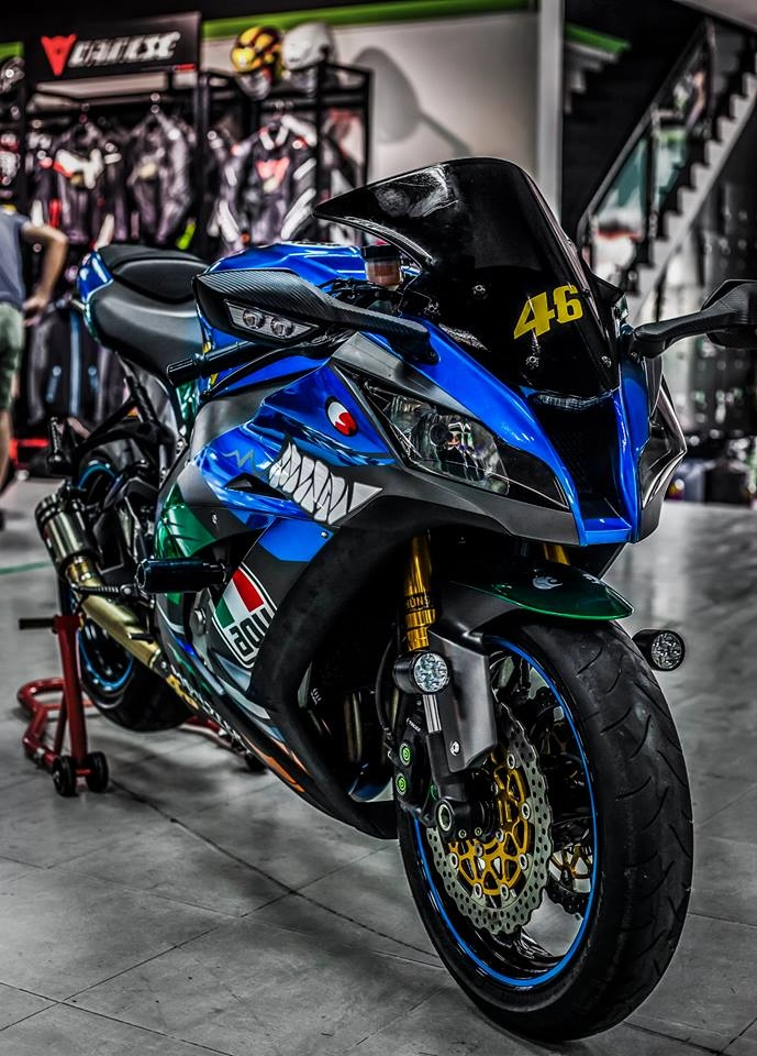 Hung thần zx10r lột xác với phong cách via via agv