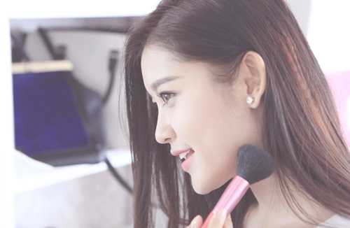 Huyền my dịu dàng dọn nhà mới ngày cuối năm