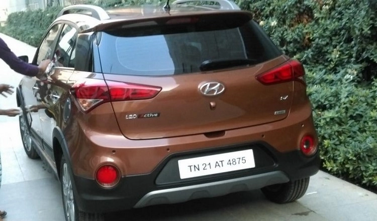 Hyundai i20 active giá 200 triệu đồng rục rịch ra mắt