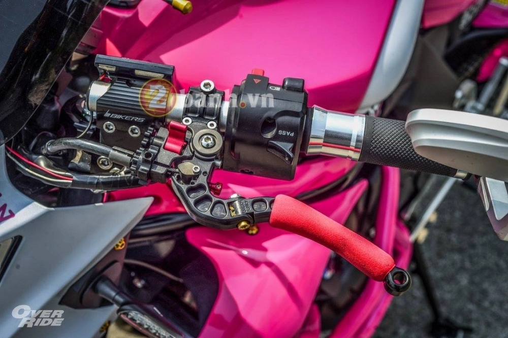 Kawasaki er-6n đầy nữ tính vởi bản độ pinky devilz