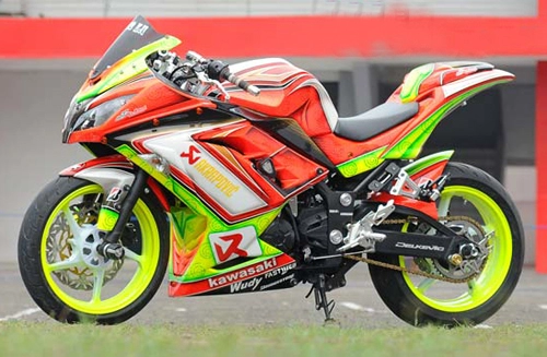  kawasaki ninja 250r vẽ airbrush sặc sỡ 