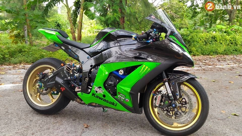 Kawasaki ninja zx-10r đời 2012 đầy thu hút trong bản độ hàng hiệu