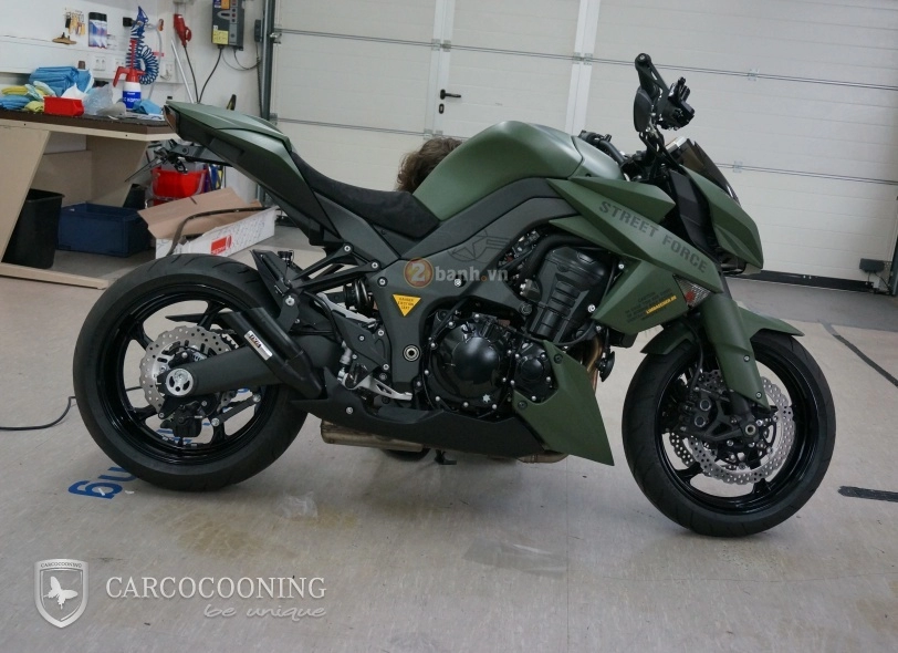 Kawasaki z1000 ấn tượng trong bộ cánh street force