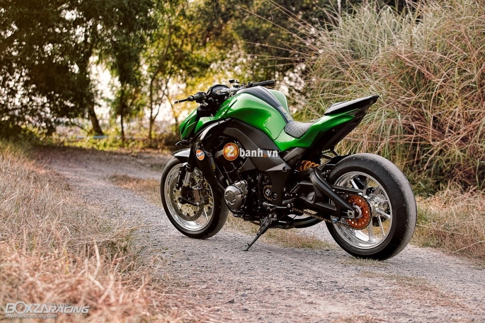 Kawasaki z1000 đầy hấp dẫn với bản độ hàng hiệu của biker thái