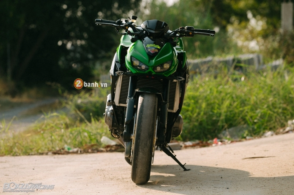 Kawasaki z1000 đầy hấp dẫn với bản độ hàng hiệu của biker thái