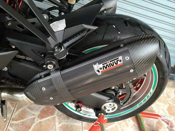 Kawasaki z1000 đời 2013 phiên bản đặc biệt độ pô mivv của người thái