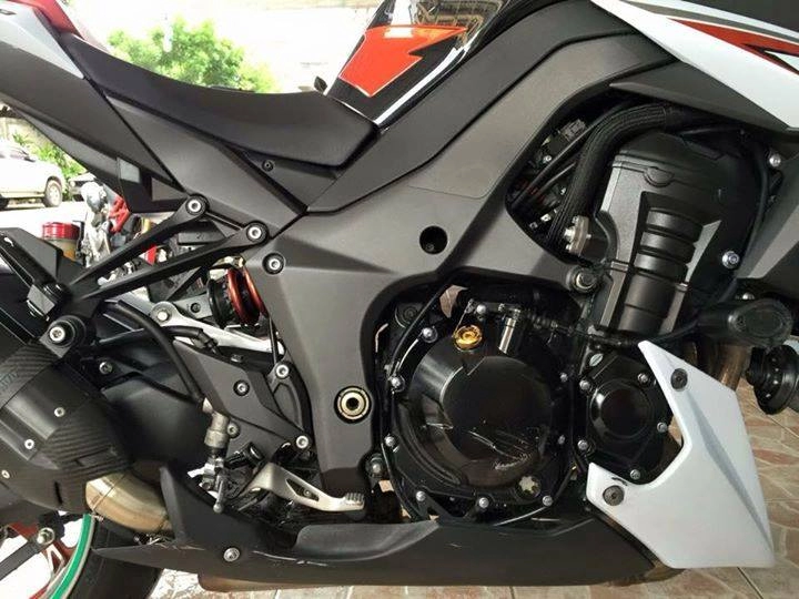 Kawasaki z1000 đời 2013 phiên bản đặc biệt độ pô mivv của người thái