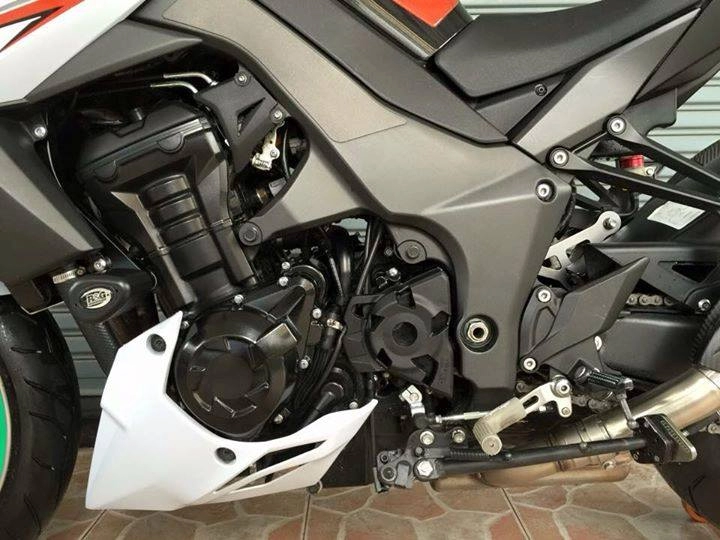 Kawasaki z1000 đời 2013 phiên bản đặc biệt độ pô mivv của người thái