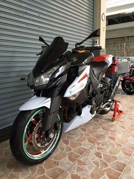 Kawasaki z1000 đời 2013 phiên bản đặc biệt độ pô mivv của người thái