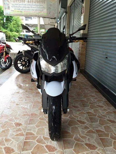 Kawasaki z1000 đời 2013 phiên bản đặc biệt độ pô mivv của người thái