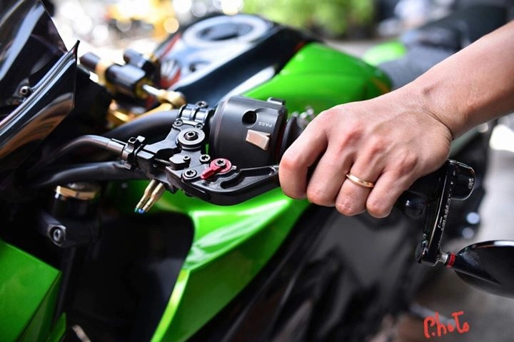 Kawasaki z1000 dọn gần full đồ chơi đầy hấp dẫn