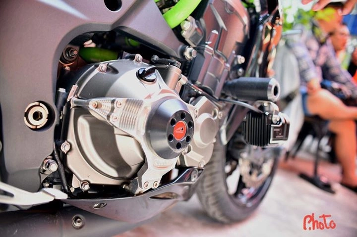 Kawasaki z1000 dọn gần full đồ chơi đầy hấp dẫn