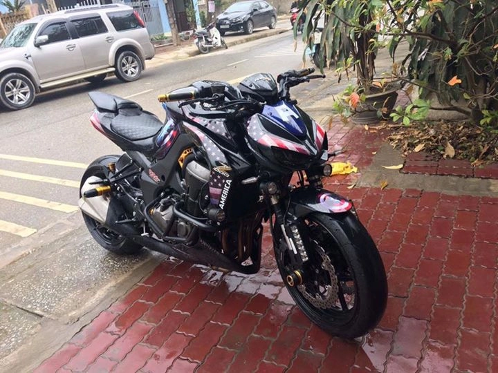 Kawasaki z1000 dữ dằn trong bộ áo cờ mỹ