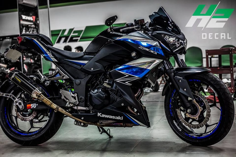 Kawasaki z300 thoát xác đầy phong độ với phiên bản blue man