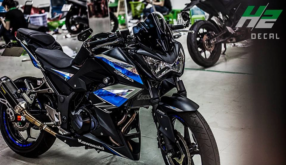 Kawasaki z300 thoát xác đầy phong độ với phiên bản blue man