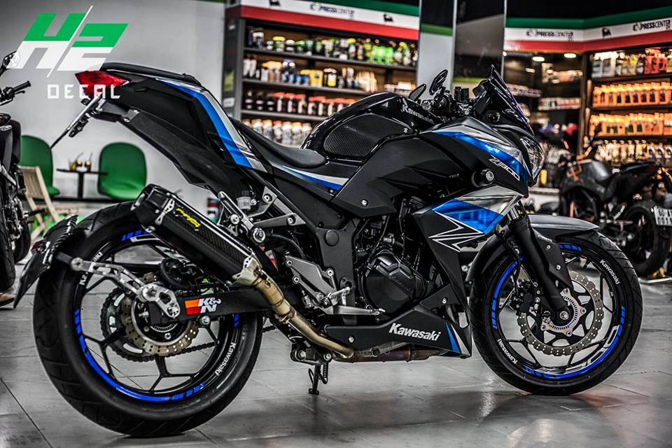 Kawasaki z300 thoát xác đầy phong độ với phiên bản blue man