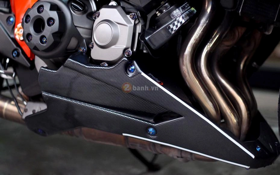 Kawasaki z800 đen cam với đôi mắt thư sinh