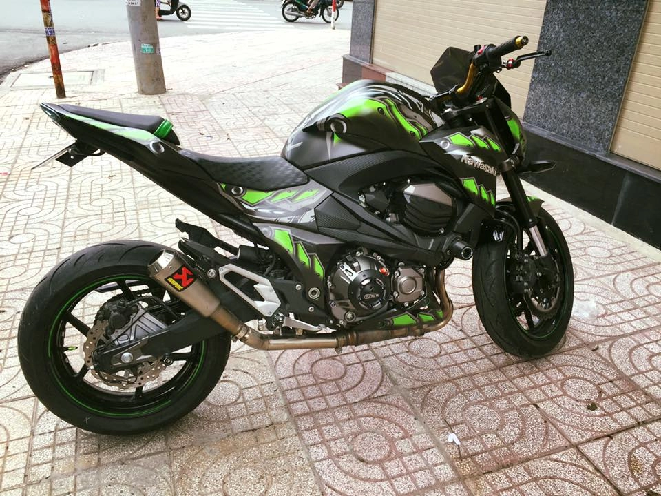 Kawasaki z800 tự tin khoe dáng trong bộ áo sexy