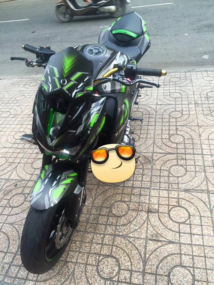 Kawasaki z800 tự tin khoe dáng trong bộ áo sexy