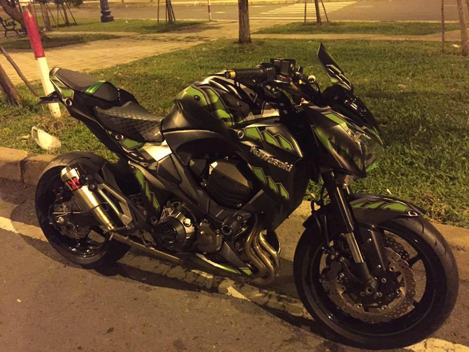 Kawasaki z800 tự tin khoe dáng trong bộ áo sexy