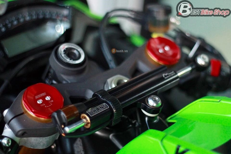 Kawasaki zx-10r đầy hầm hố trong bản độ hàng hiệu ấn tượng