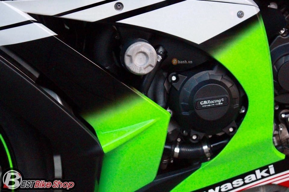 Kawasaki zx-10r đầy hầm hố trong bản độ hàng hiệu ấn tượng