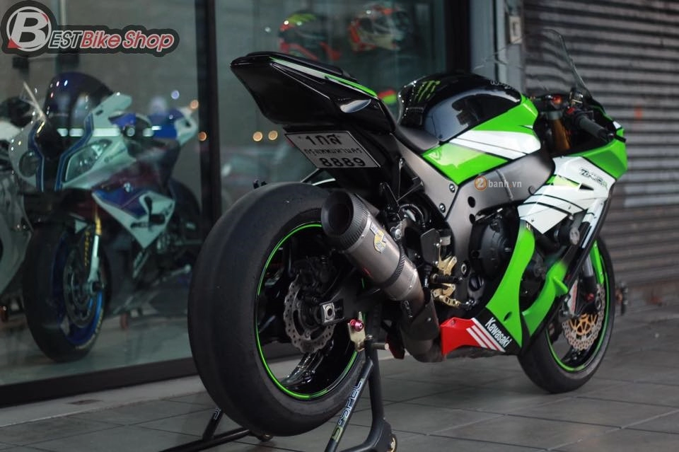 Kawasaki zx-10r đầy hầm hố trong bản độ hàng hiệu ấn tượng