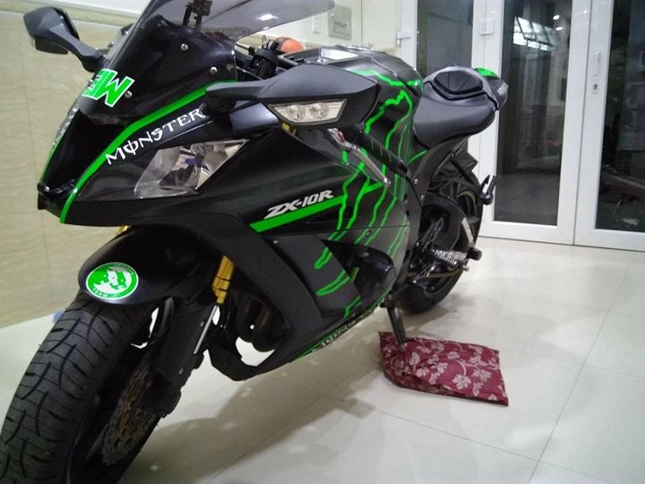 Kawasaki zx-10r độ dữ dằn trong bộ áo quái vật