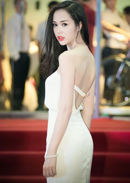 Khi người đẹp việt chán váy khoe ngực