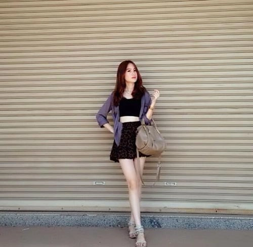 Khoe chân nổi bật như fashionista lào
