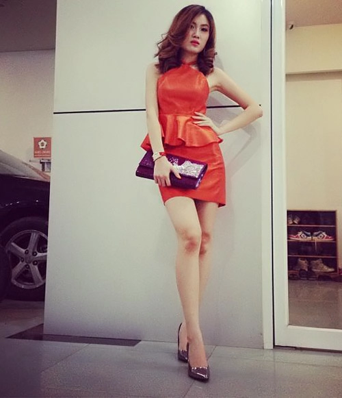 Khoe chân nổi bật như fashionista lào