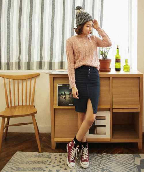 Khoe khéo chân dài với váy xẻ tà
